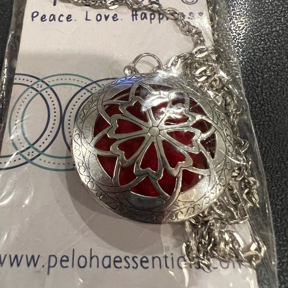 Peloha essential oil or perfume diffuser pendant - Picture 2 of 4